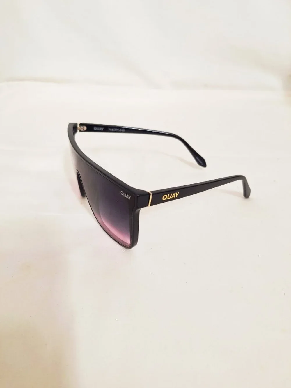 Quay Shield Sunglasses NIGHTFALL Oversized Polarized 1212 Black/pink lenses